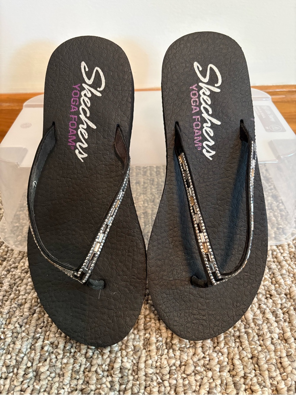 (LIKE NEW) Skechers Women's Black Yoga Foam Beaded Flip Flops — Size 7